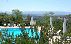 Die Pools liegen schön in der Natur